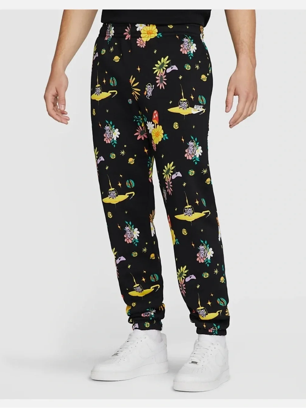 NIKE Sportswear Club Sweatpants in Outer Space Print